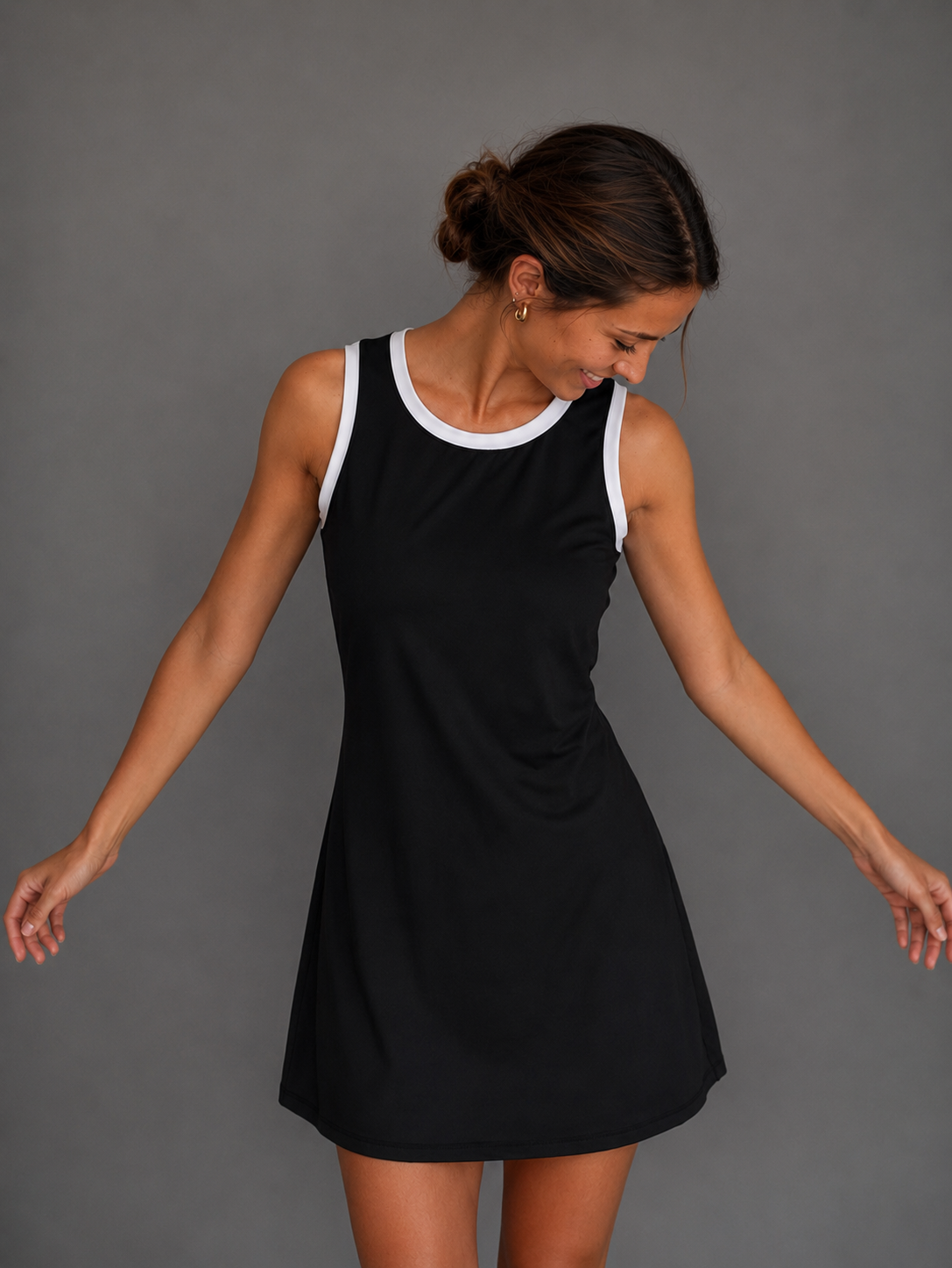 Vestido Negro corte deportivo con calzas, bolsillo y peto